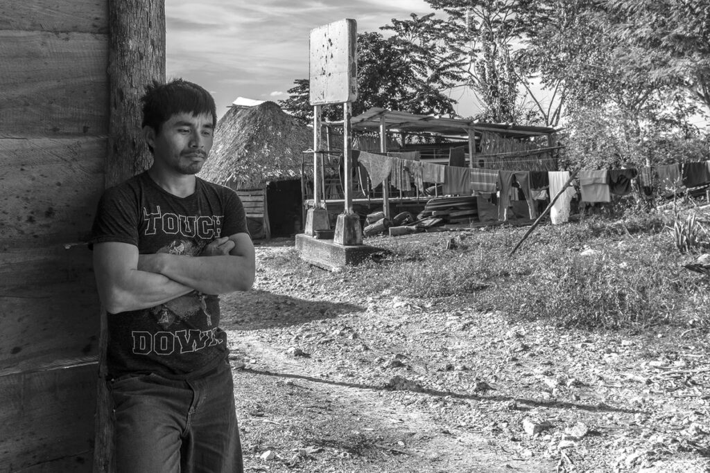 Esperando en la línea. Fotografía: Xabier Santaquiteria Echarri, enero 2026