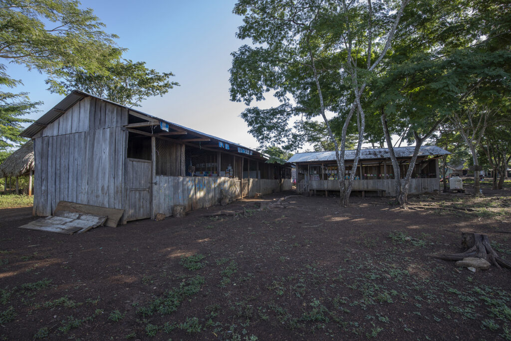 El patio de la escuela. Fotografía: Xaber Santaquiteria Echarri, enero 2026