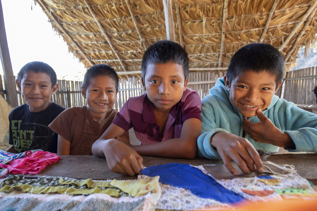 Niños en el taller de movilidades forzadas. Fotografía: Xaber Santaquiteria Echarri, enero 2026