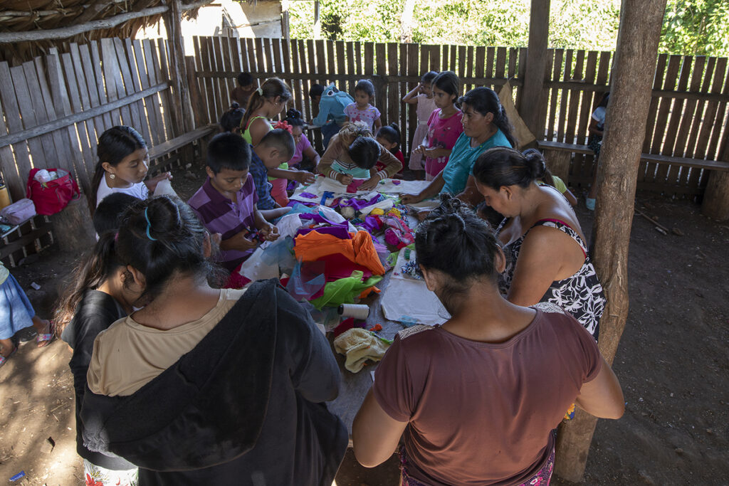 En el taller de bordado. Fotografía: Xaber Santaquiteria Echarri, enero 2026