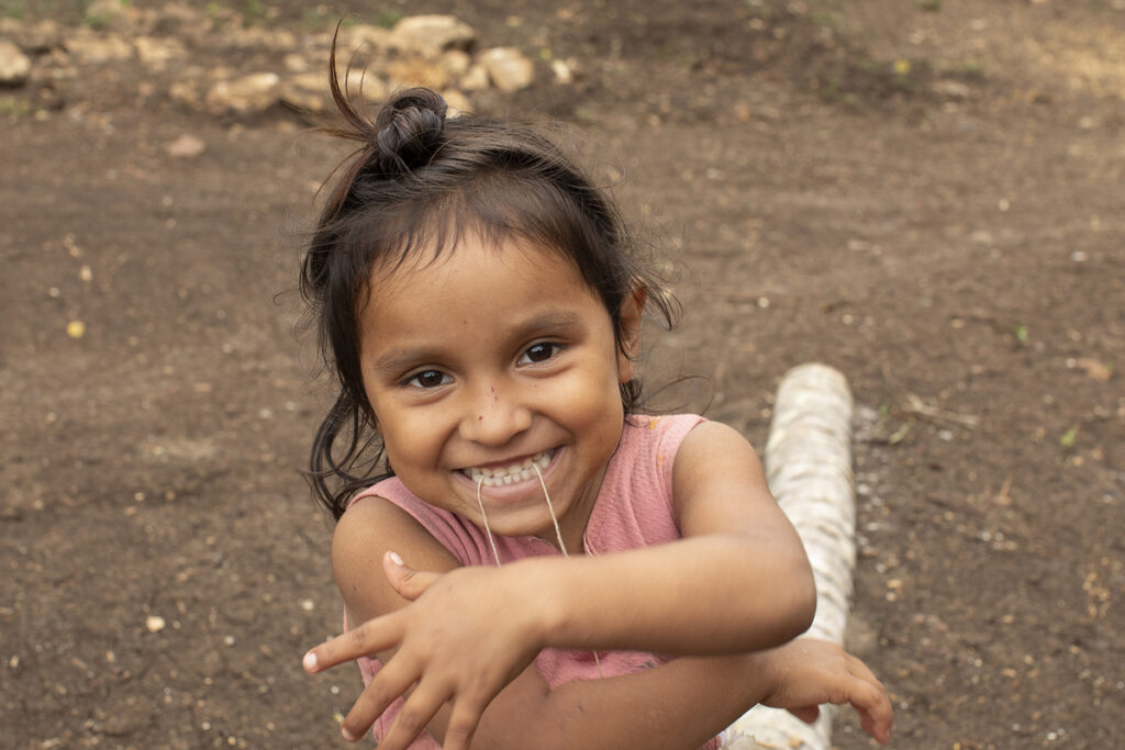 Miradas y sonrisas. Fotografía: Xaber Santaquiteria Echarri, enero 2026